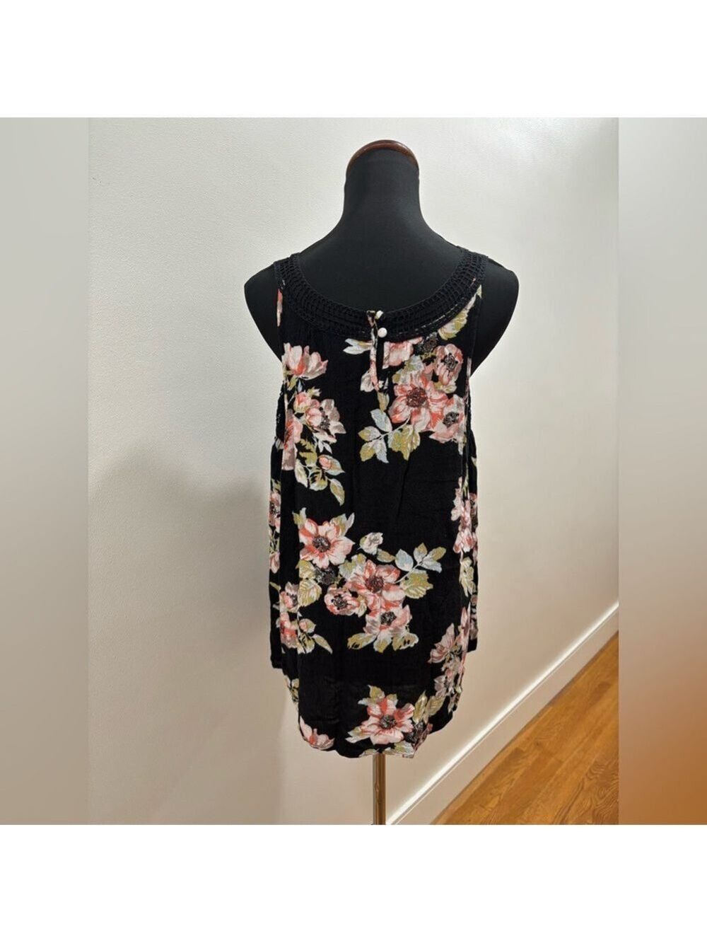 216. Torrid Black Floral Crochet Yoke Tank Top - Picture 2 of 3